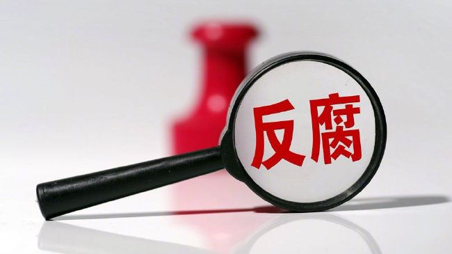 周迅秀场披“羊羔”装 暮光女与鲁妮·玛拉斗性感 2015-12-02 意大利罗马当地时间12月1日，2016早秋成衣发布举行。