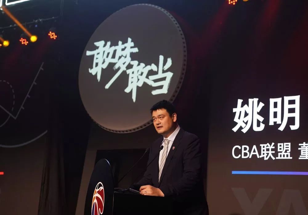 爱妻施瓦辛格挺三胎孕肚出街 星爵相伴 | (2/9) 组图：造娃机器！