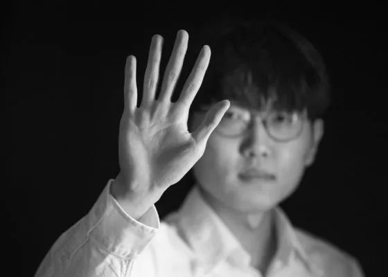 主演新剧《肯尼迪》聚焦著名政治家族 2 堪比时装周!