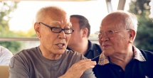 权志龙登台仅两分钟即闪人。